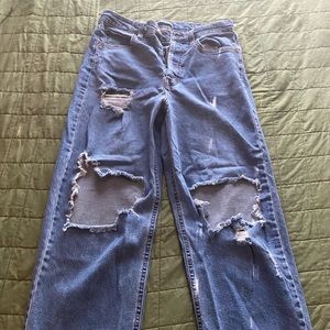 Baggy ripped jeans